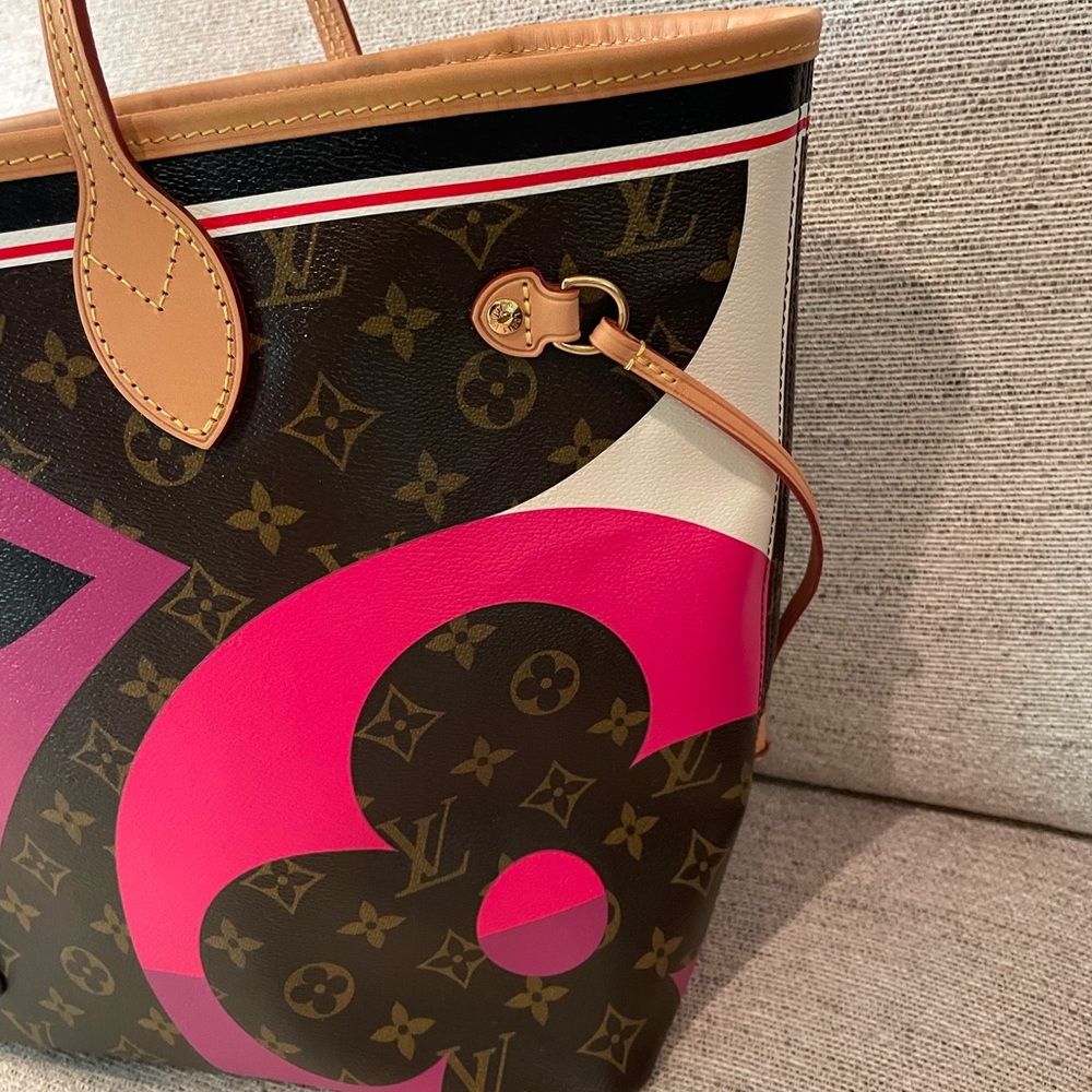 Louis Vuitton❌SOLD❌ ‘Game On’ Shoulder Bag - Picture 6 of 15